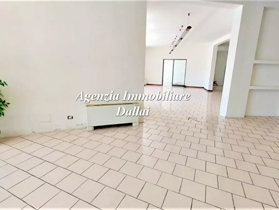 Immagine 15 di Locale commerciale in affitto  a Borgo San Lorenzo