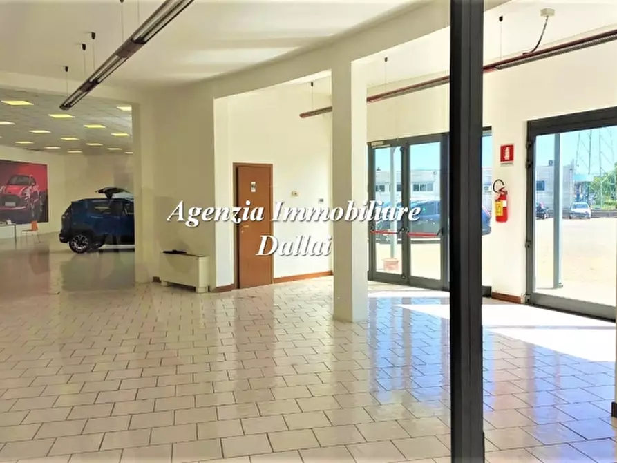 Immagine 8 di Locale commerciale in affitto  a Borgo San Lorenzo