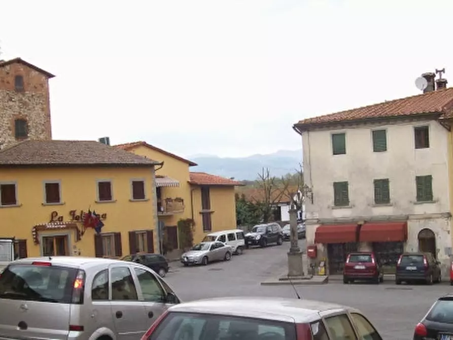 Immagine 1 di Negozio in affitto  a Scarperia E San Piero