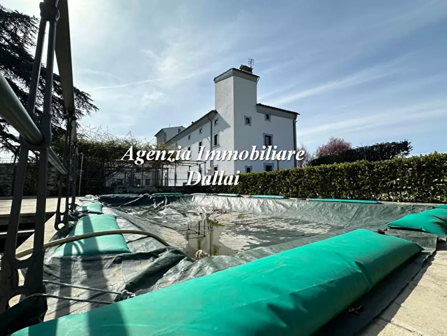 Immagine 2 di Villa in vendita  a Barberino Di Mugello