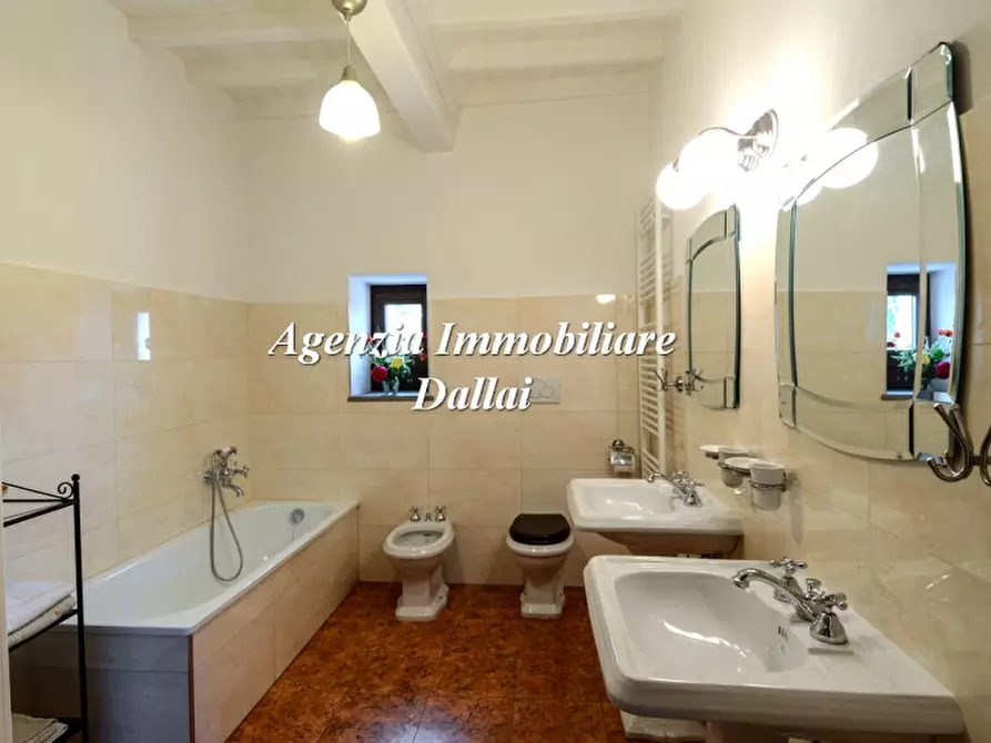 Immagine 8 di Villa in vendita  a Barberino Di Mugello