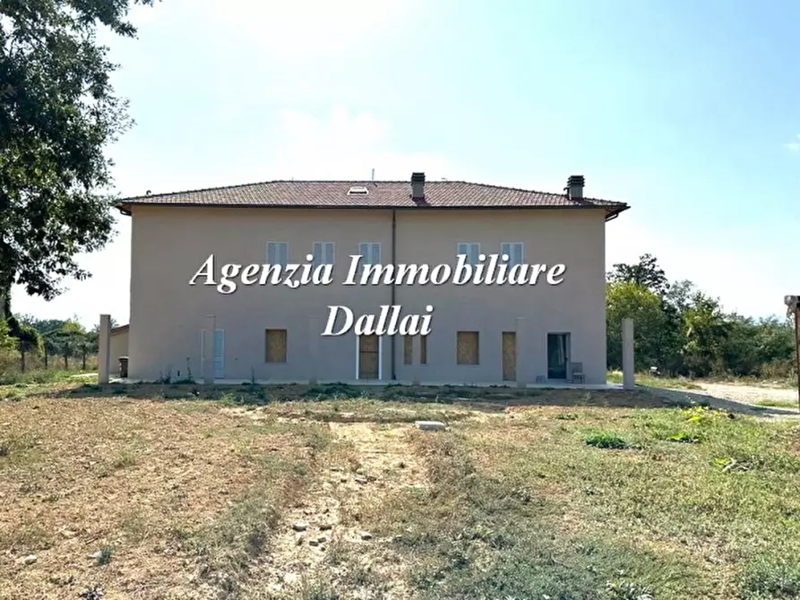 Immagine 2 di Casa colonica in vendita  a Scarperia E San Piero