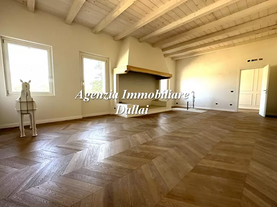 Immagine 9 di Casa colonica in vendita  a Scarperia E San Piero