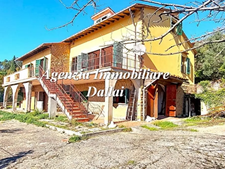 Immagine 1 di Villa in vendita  a Fiesole