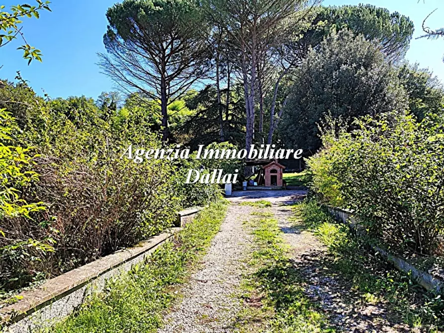 Immagine 2 di Villa in vendita  a Borgo San Lorenzo
