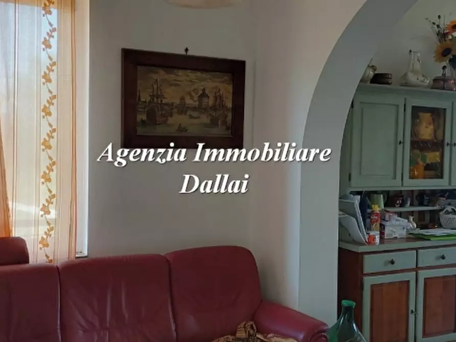 Immagine 8 di Villa in vendita  a Borgo San Lorenzo