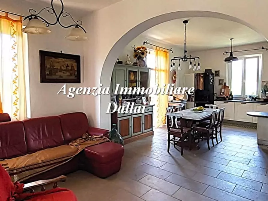 Immagine 9 di Villa in vendita  a Borgo San Lorenzo