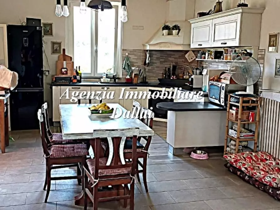 Immagine 10 di Villa in vendita  a Borgo San Lorenzo