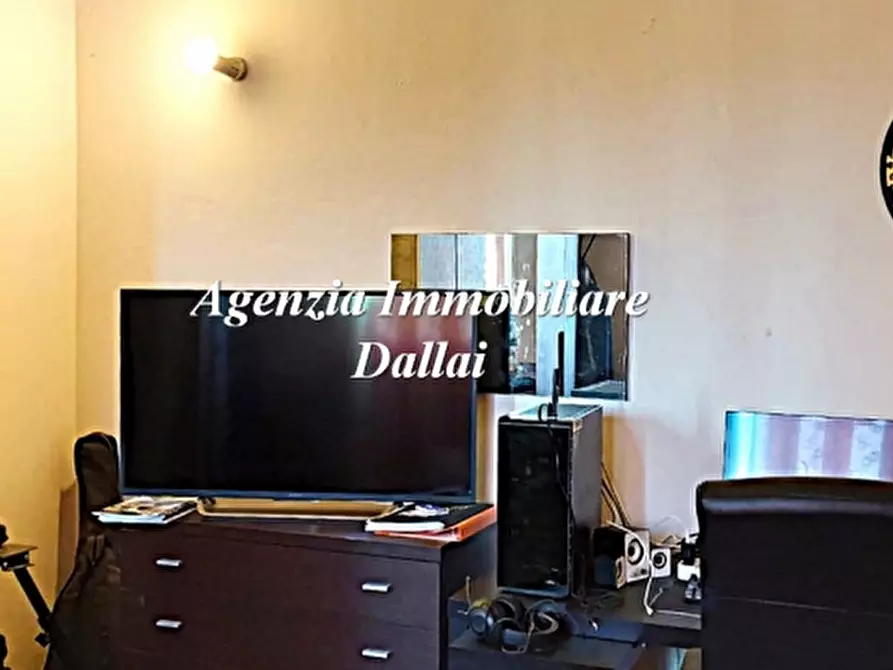 Immagine 18 di Villa in vendita  a Borgo San Lorenzo