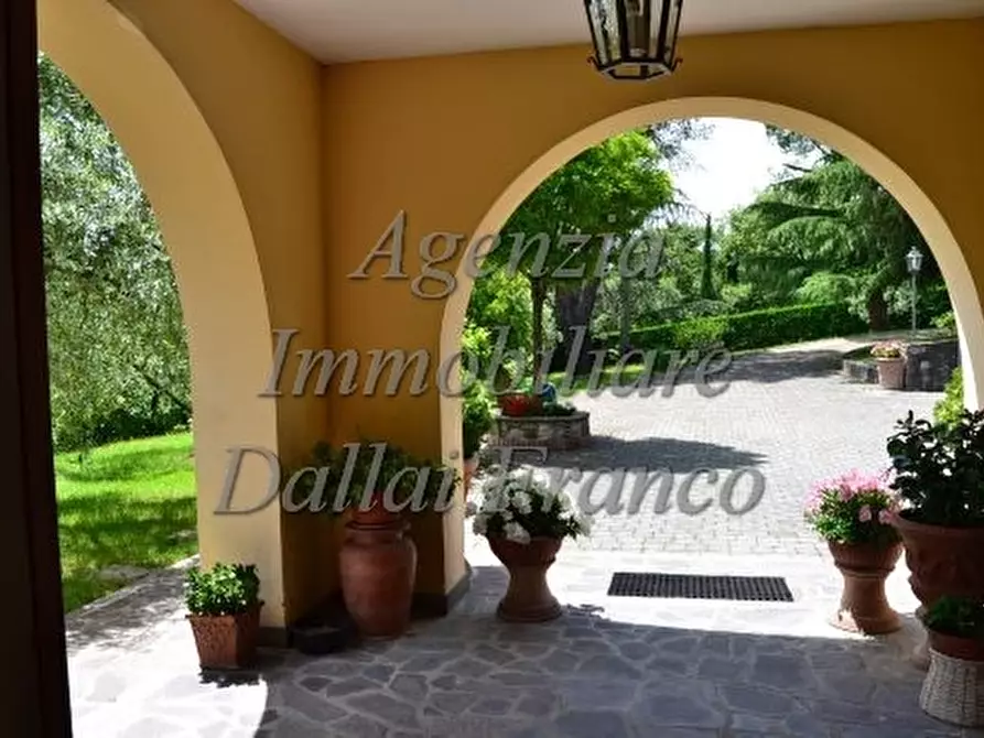 Immagine 1 di Villa in vendita  a Barberino Di Mugello