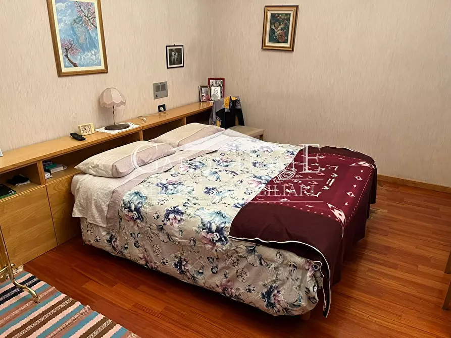 Immagine 2 di Villa in vendita  a Desenzano Del Garda