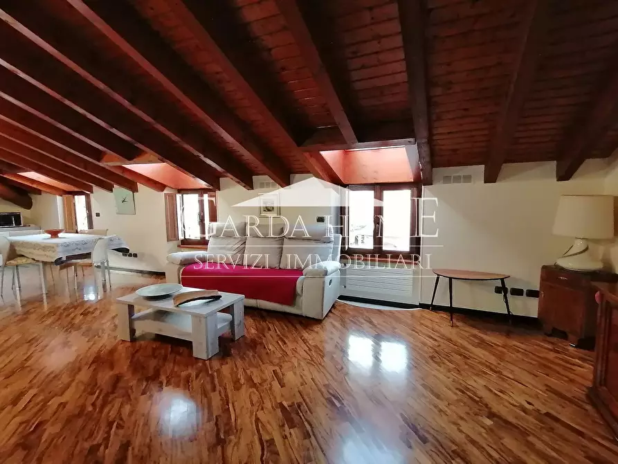 Immagine 1 di Attico in affitto  a Desenzano Del Garda