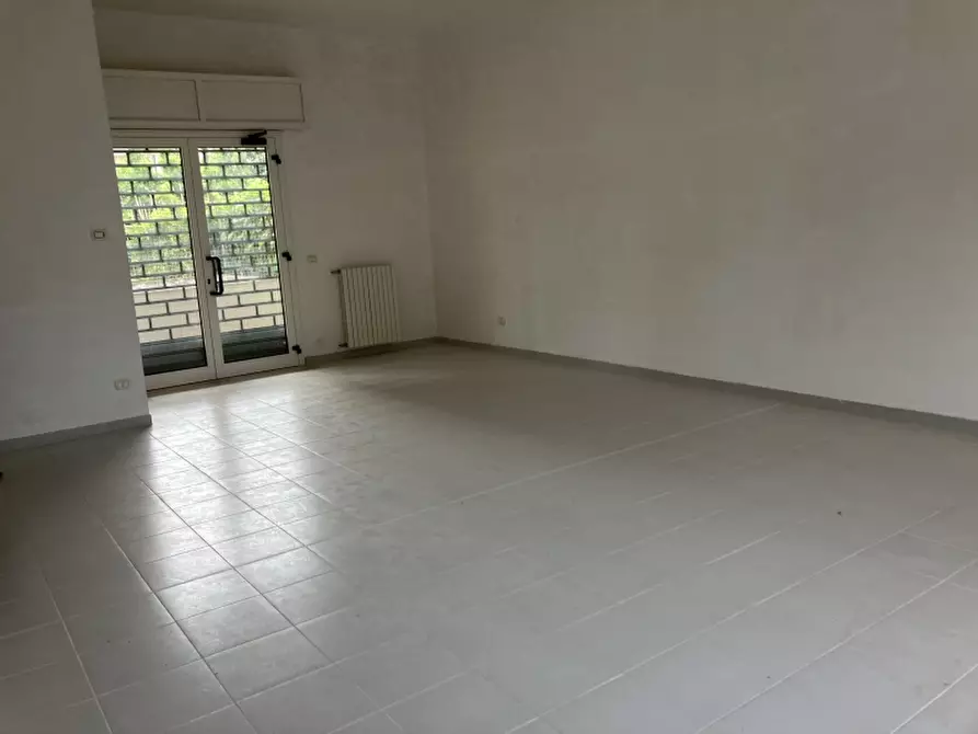 Immagine 11 di Locale commerciale in vendita  in san salvo a San Salvo