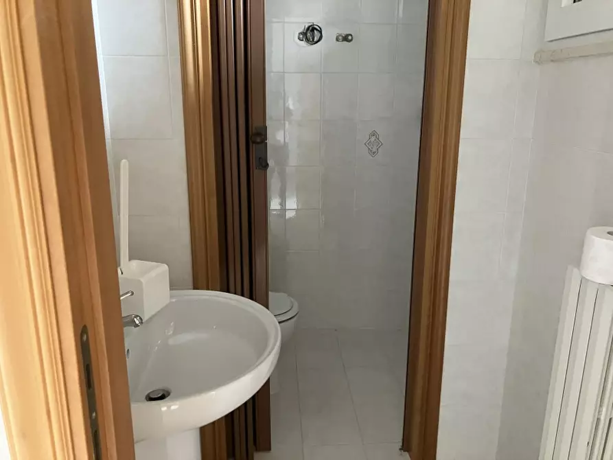 Immagine 13 di Locale commerciale in vendita  in san salvo a San Salvo