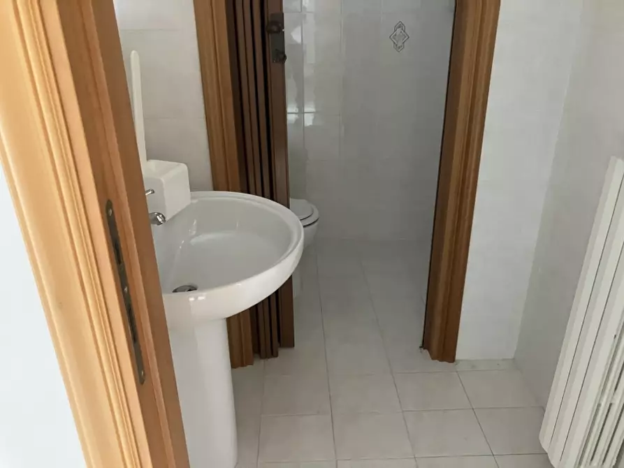 Immagine 15 di Locale commerciale in vendita  in san salvo a San Salvo