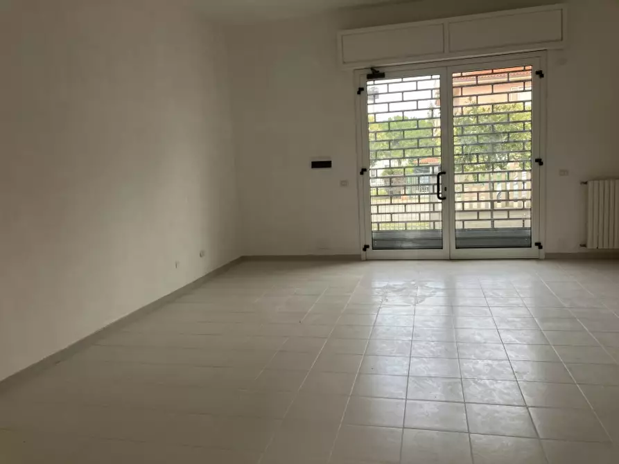 Immagine 16 di Locale commerciale in vendita  in san salvo a San Salvo