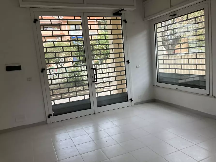 Immagine 17 di Locale commerciale in vendita  in san salvo a San Salvo