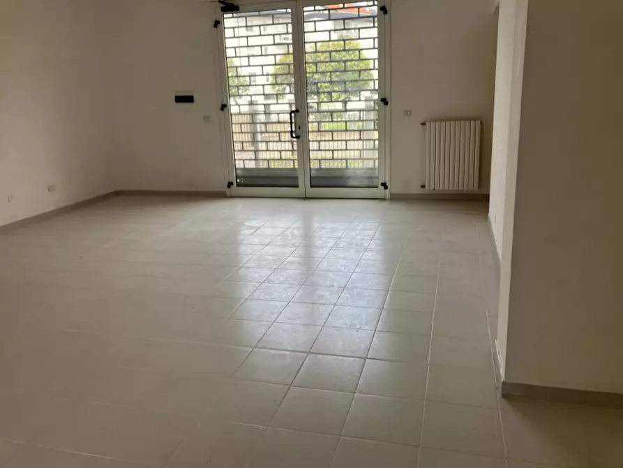 Immagine 9 di Locale commerciale in vendita  in san salvo a San Salvo