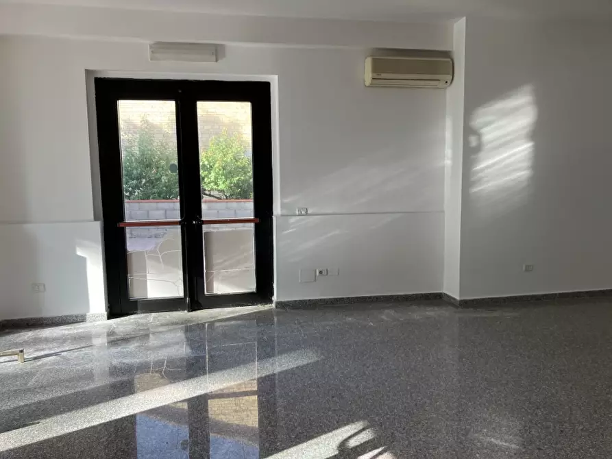 Immagine 13 di Negozio in vendita  in VIA GRASCETA a San Salvo