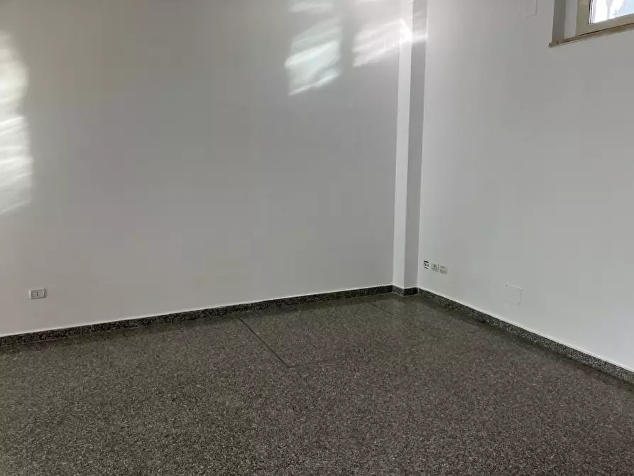 Immagine 18 di Negozio in vendita  in VIA GRASCETA a San Salvo