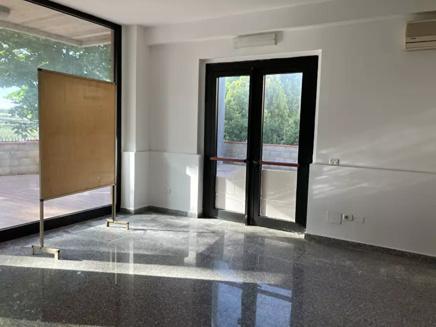 Immagine 20 di Negozio in vendita  in VIA GRASCETA a San Salvo