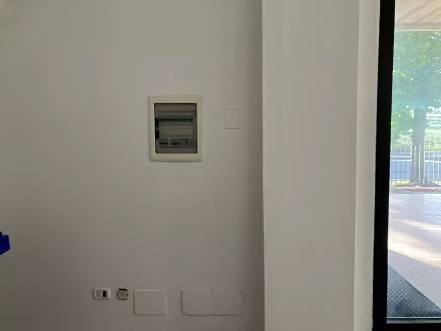 Immagine 21 di Negozio in vendita  in VIA GRASCETA a San Salvo