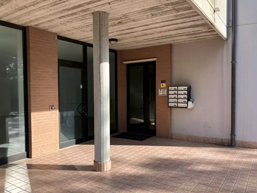 Immagine 9 di Negozio in vendita  in VIA GRASCETA a San Salvo