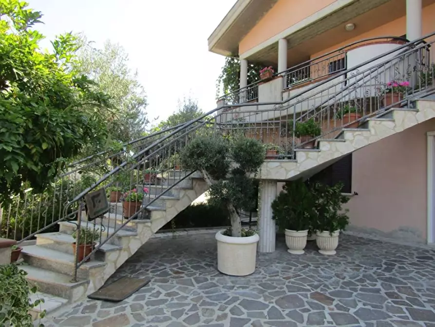 Immagine 1 di Villa in vendita  in VIA FONTE GRUGNALE a Cupello
