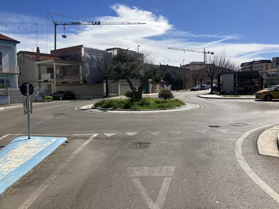 Immagine 17 di Locale commerciale in vendita  in VIA LIQUIRIZIA a San Salvo