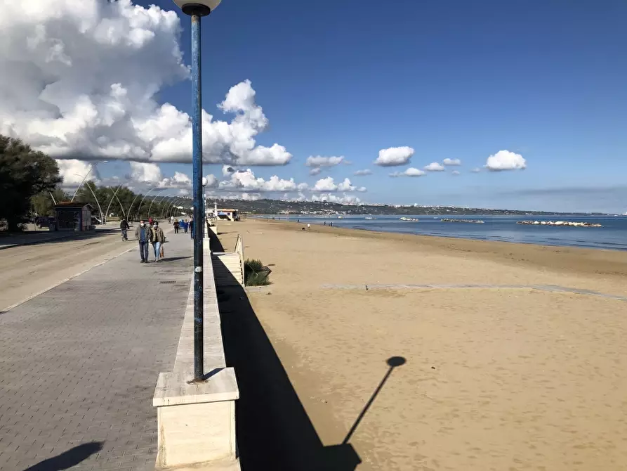 Immagine 18 di Locale commerciale in vendita  in VIA LIQUIRIZIA a San Salvo