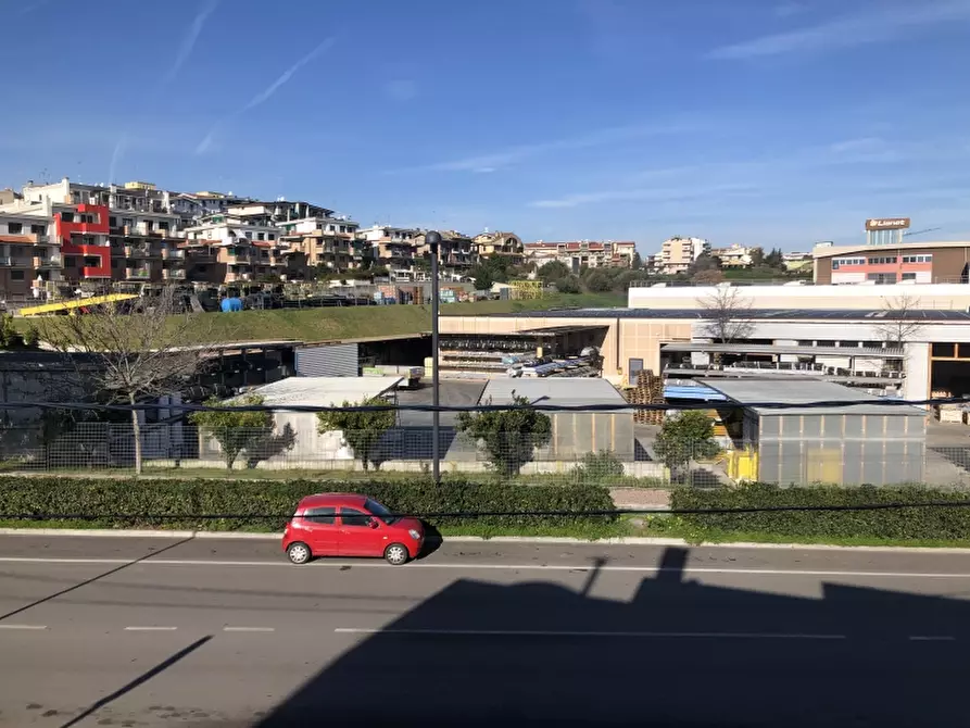 Immagine 19 di Locale commerciale in vendita  in VIA LIQUIRIZIA a San Salvo