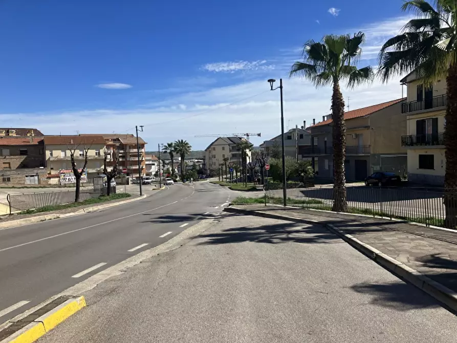 Immagine 21 di Locale commerciale in vendita  in VIA LIQUIRIZIA a San Salvo