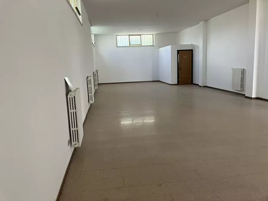 Immagine 5 di Locale commerciale in vendita  in VIA LIQUIRIZIA a San Salvo