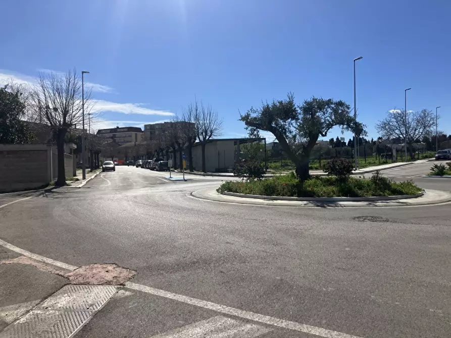 Immagine 10 di Locale commerciale in vendita  in VIA LIQUIRIZIA a San Salvo