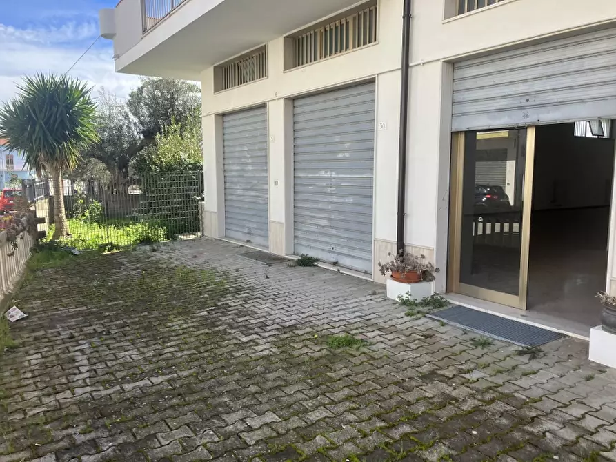 Immagine 12 di Locale commerciale in vendita  in VIA LIQUIRIZIA a San Salvo