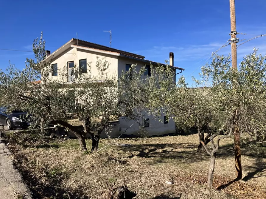 Immagine 1 di Villa in vendita  in CONTRADA TERZI a Gissi