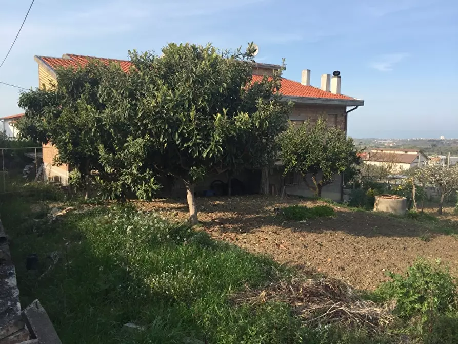 Immagine 1 di Villa in vendita  in STRADA STATALE a Monteodorisio