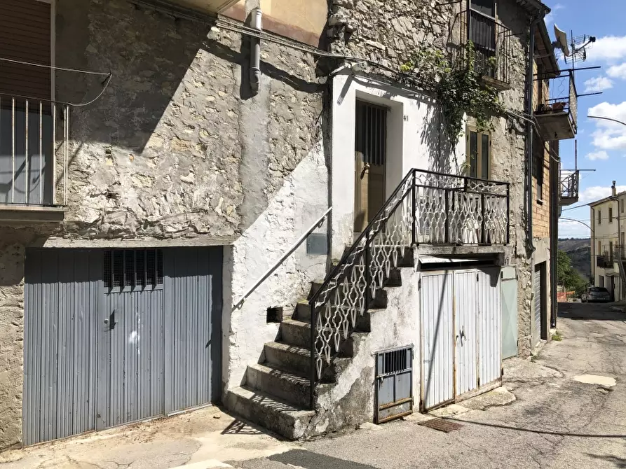 Immagine 3 di Porzione di casa in vendita  in via roma a San Buono