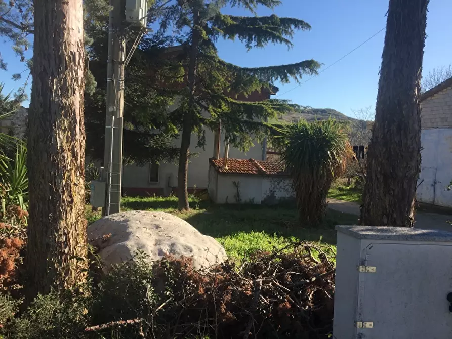 Immagine 1 di Villa in vendita  in CONTRADA PESCHIOLA a Gissi