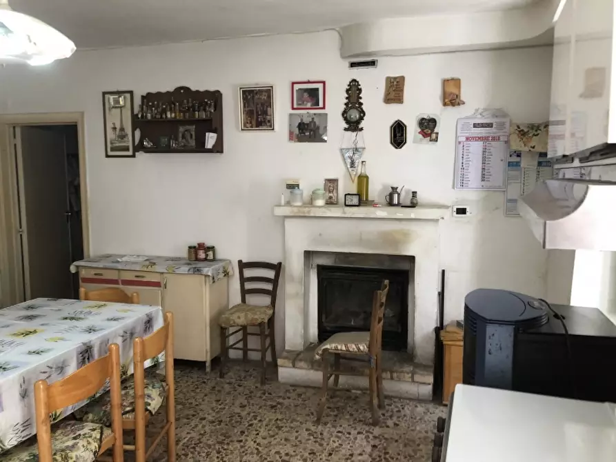 Immagine 4 di Porzione di casa in vendita  in via roma a San Buono