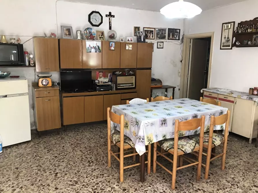 Immagine 5 di Porzione di casa in vendita  in via roma a San Buono