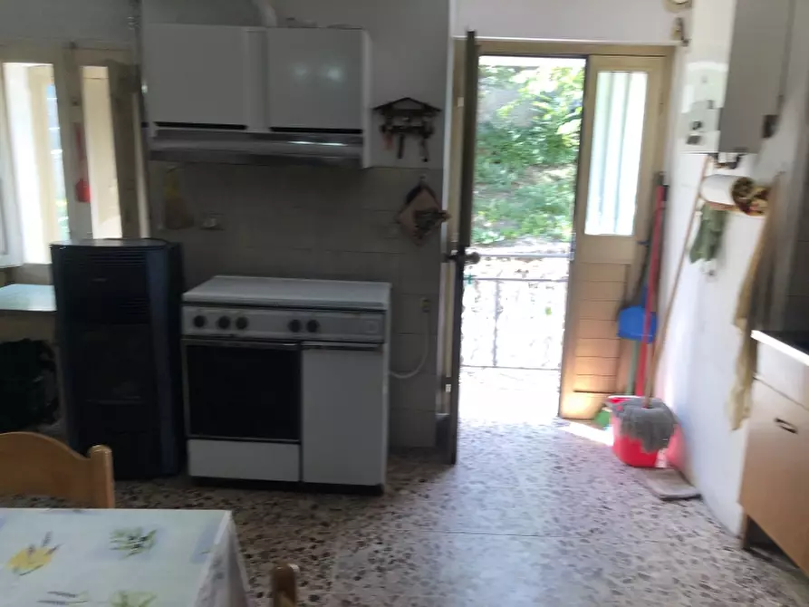 Immagine 7 di Porzione di casa in vendita  in via roma a San Buono