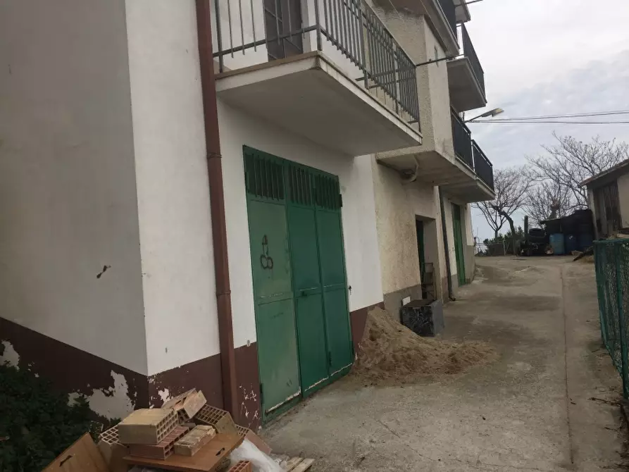 Immagine 2 di Box auto in vendita  in VIA VICENNE a Furci