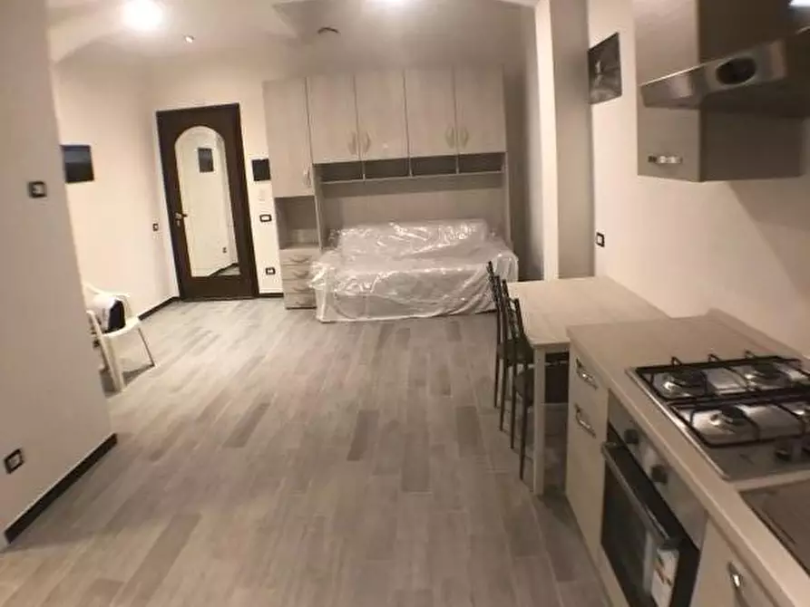 Immagine 2 di Appartamento in vendita  a Savona