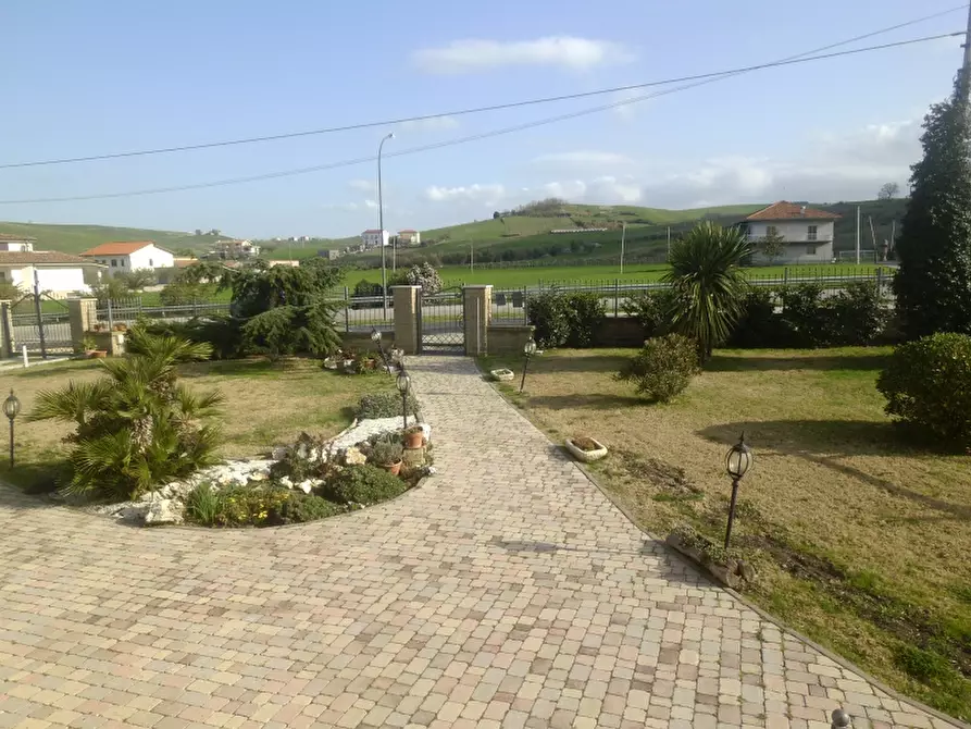 Immagine 15 di Villa in vendita  in PIANO SPEDALE a Gissi