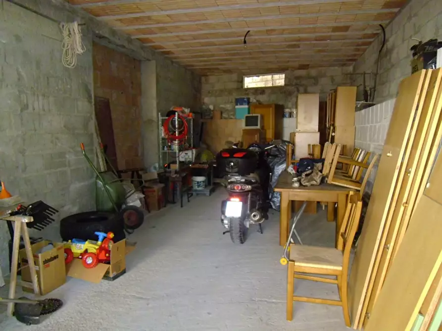 Immagine 2 di Box auto in vendita  a Cupello