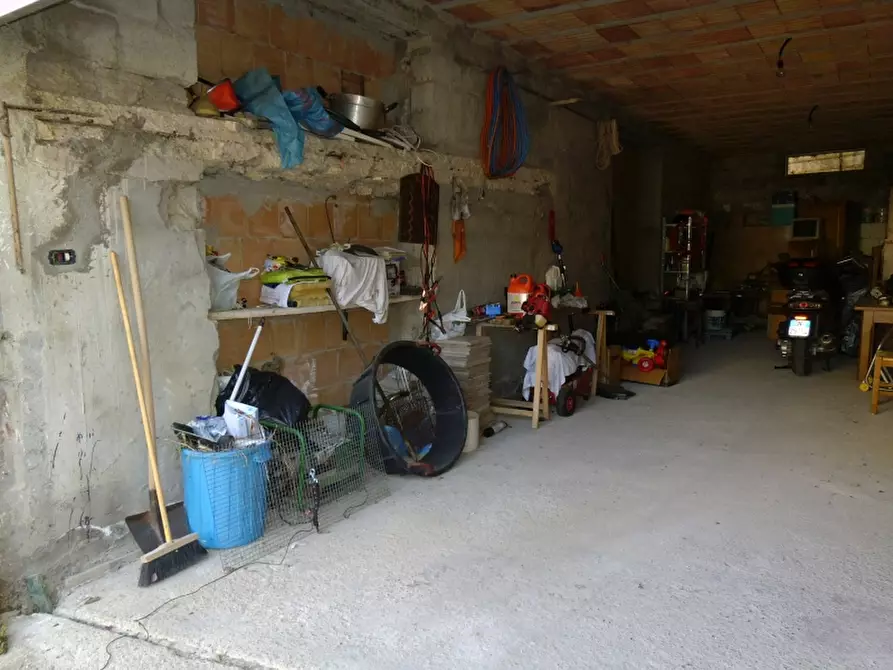 Immagine 5 di Box auto in vendita  a Cupello