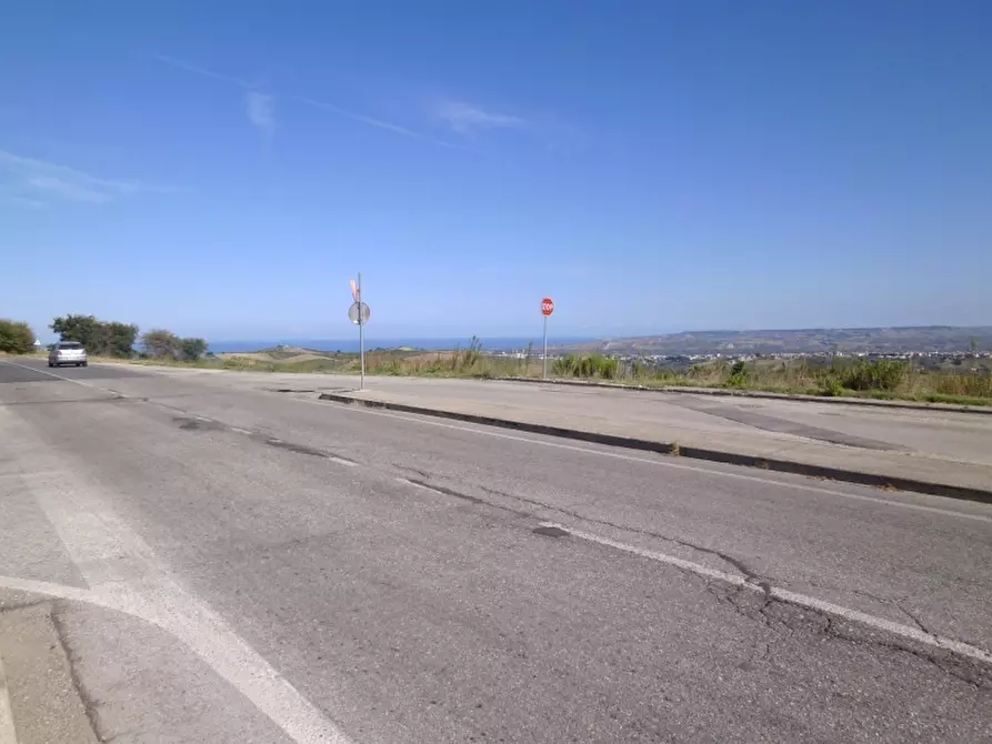 Immagine 3 di Terreno industriale in vendita  a Vasto