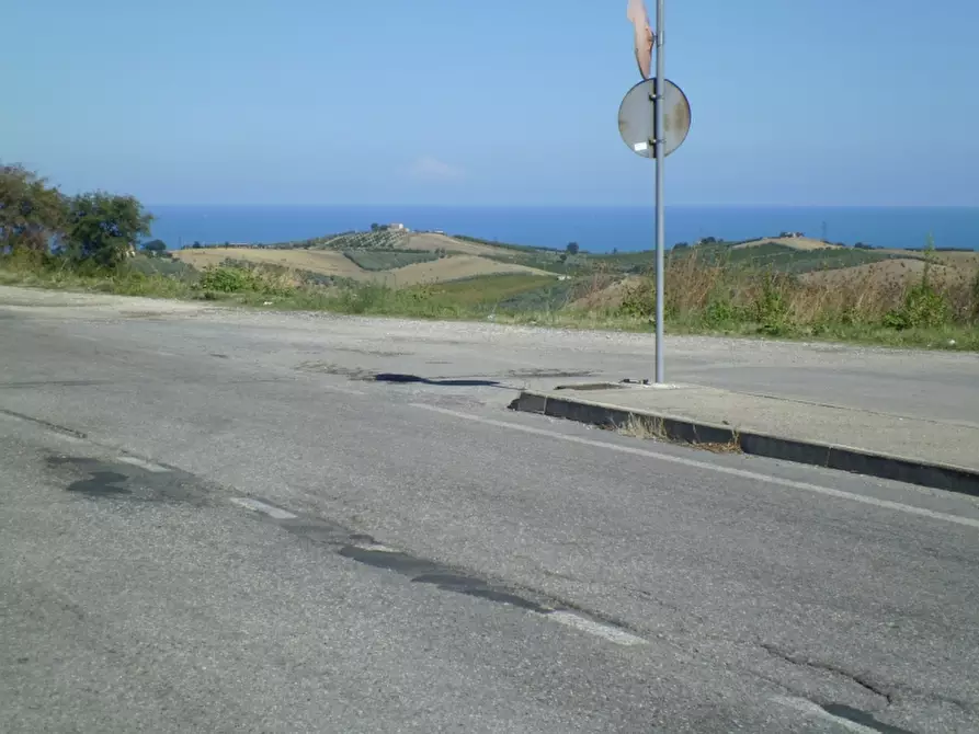 Immagine 4 di Terreno industriale in vendita  a Vasto