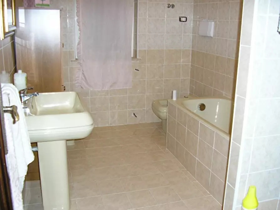 Immagine 5 di Villa in vendita  in CONTRADA MONTEBELLO a Montenero Di Bisaccia